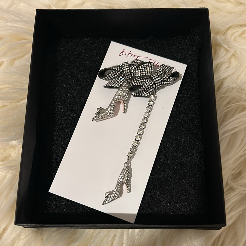 New Betsey Johnson BETSEYS HOLIDAY MISMATCH Crystal High Heels Bow EARRINGS NWT - Picture 4 of 16
